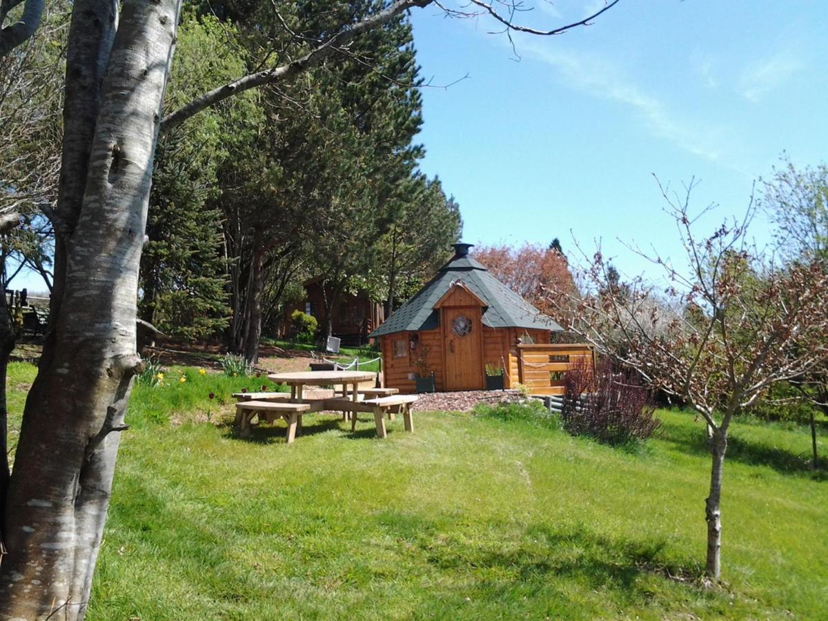 ליסקירד Tudor Lodge With Pool & Bbq Cabin מראה חיצוני תמונה