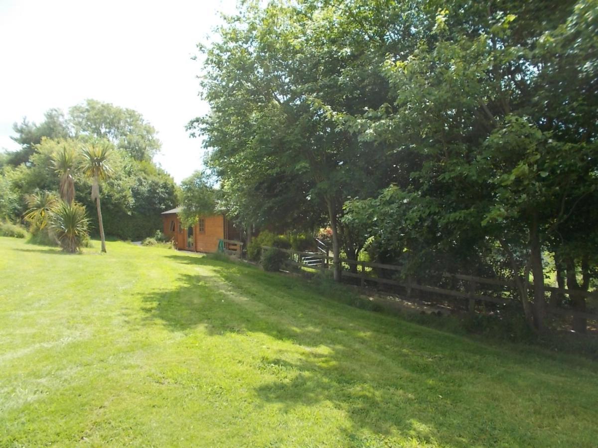 ליסקירד Tudor Lodge With Pool & Bbq Cabin מראה חיצוני תמונה