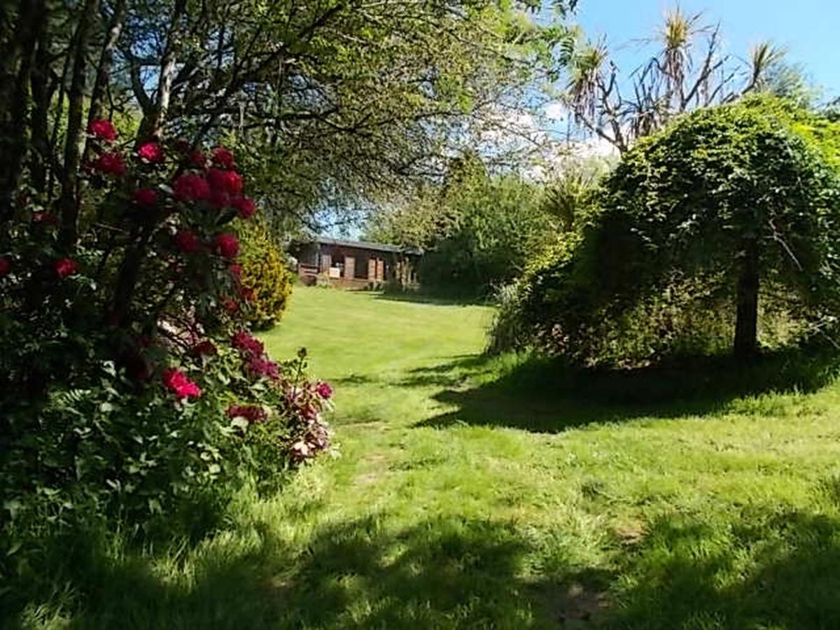 ליסקירד Tudor Lodge With Pool & Bbq Cabin מראה חיצוני תמונה