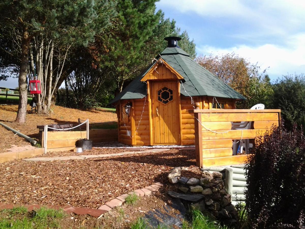 ליסקירד Tudor Lodge With Pool & Bbq Cabin מראה חיצוני תמונה