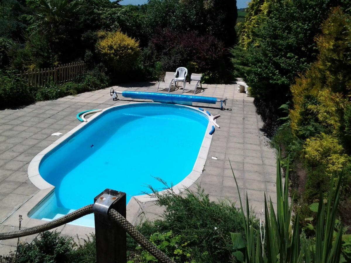 ליסקירד Tudor Lodge With Pool & Bbq Cabin מראה חיצוני תמונה