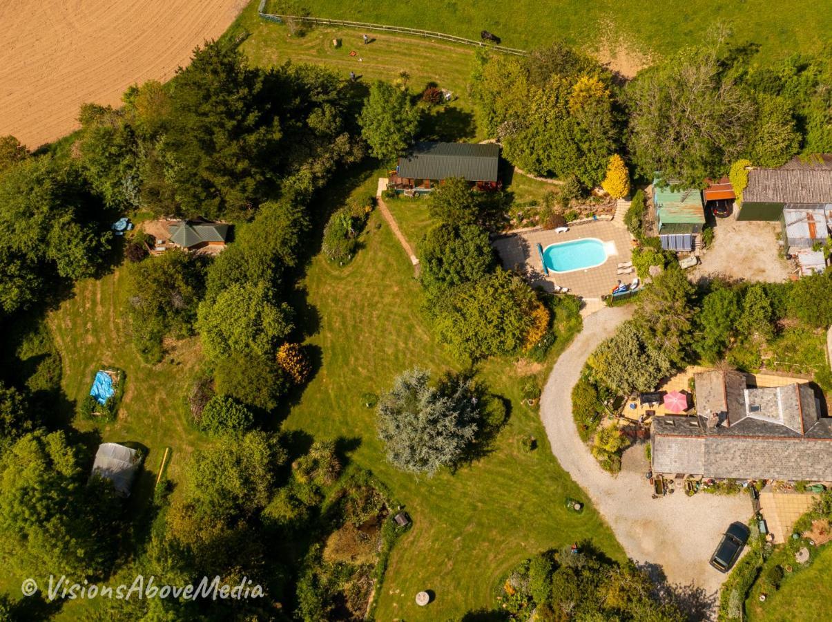 ליסקירד Tudor Lodge With Pool & Bbq Cabin מראה חיצוני תמונה