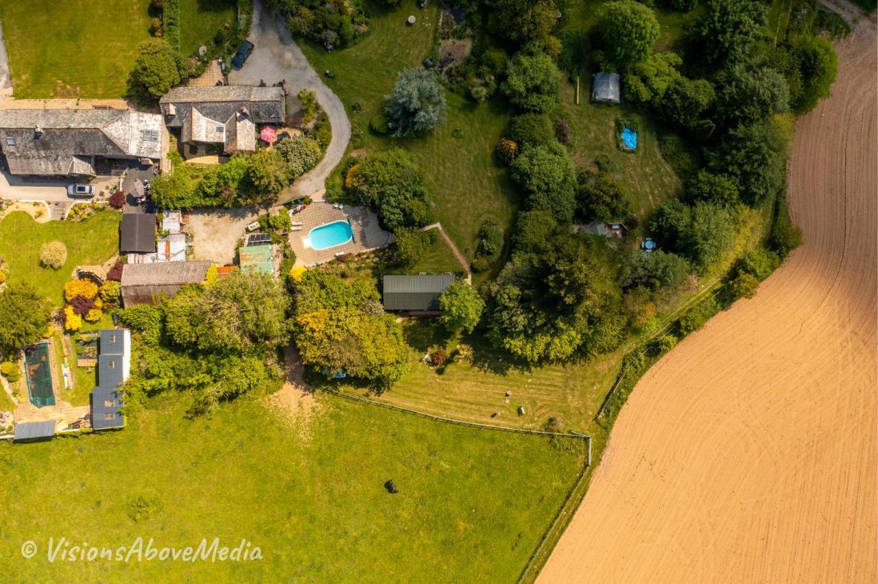 ליסקירד Tudor Lodge With Pool & Bbq Cabin מראה חיצוני תמונה