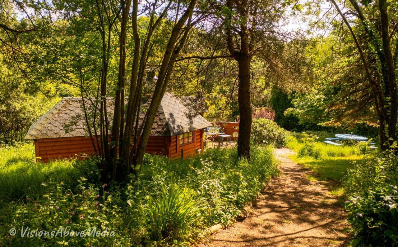 ליסקירד Tudor Lodge With Pool & Bbq Cabin מראה חיצוני תמונה