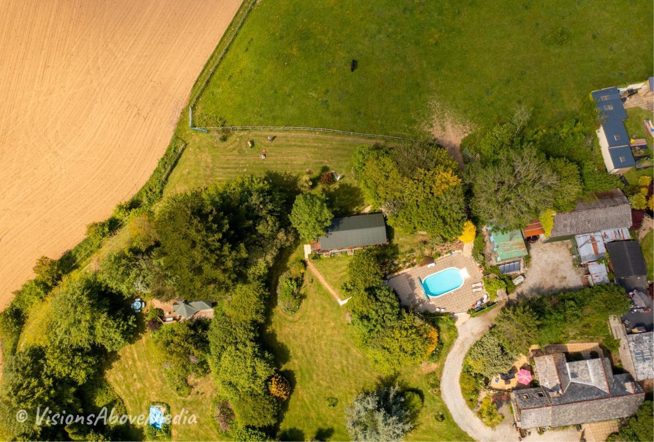 ליסקירד Tudor Lodge With Pool & Bbq Cabin מראה חיצוני תמונה