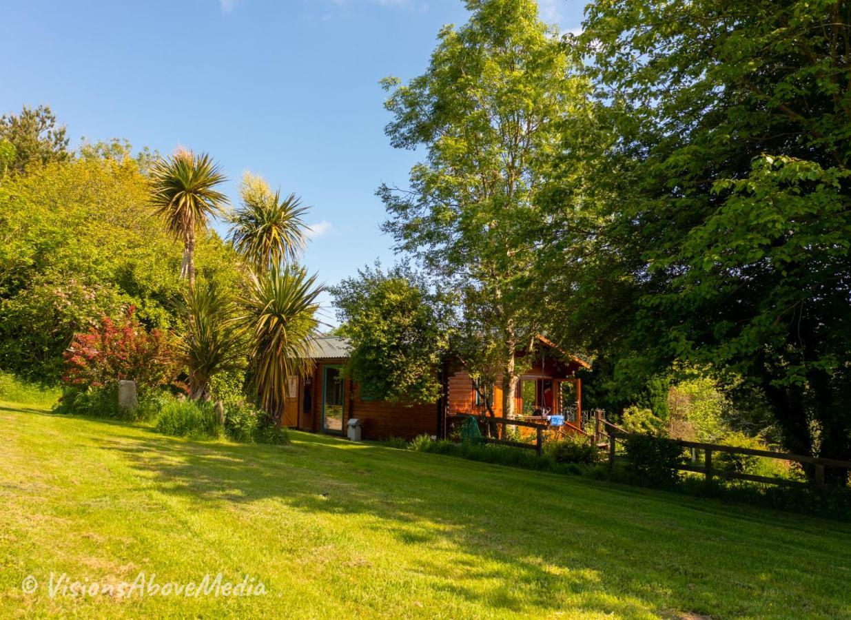 ליסקירד Tudor Lodge With Pool & Bbq Cabin מראה חיצוני תמונה