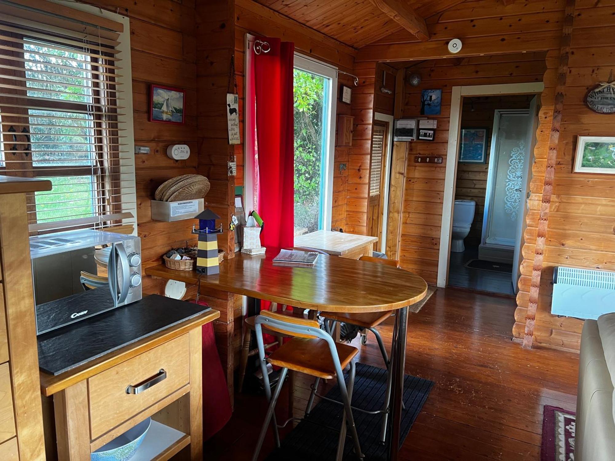 ליסקירד Tudor Lodge With Pool & Bbq Cabin מראה חיצוני תמונה